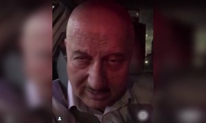 অনুপম খের ঋষি কাপুরের সাথে তোলা পুরোনো ভিডিও পোস্ট করে তাঁকে মনে করলেন