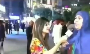 আন্টি বোলাতে খুবই রেগে গেলেন এই মহিলা