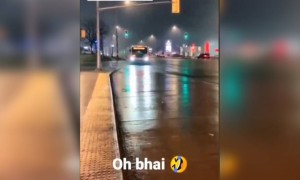 বিদেশে যখন বাস চালাচ্ছে এক বলিউড ফ্যান