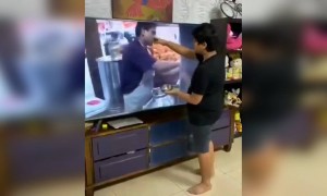 এভাবেই ফুচকা খেতে হচ্ছে আজকাল