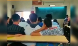 ক্লাসে এরকম করেছেন কখনো?