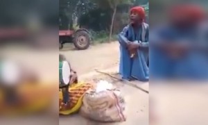 অসাধারণ গান করলেন দুজনে