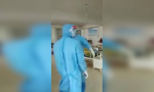 আমাদের সুস্থ রাখতে ডাক্তাররা কত কষ্ট করে দেখুন