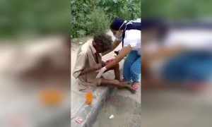 কিছু লোক লকডাউনের মাঝেই করে যাচ্ছে দুস্থদের সেবা