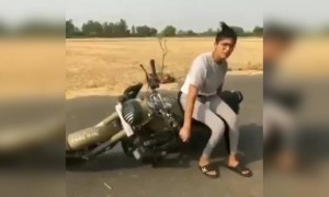 বুলেট বাইক মাটিতে পরে গেলে কিভাবে তুলতে হয় দেখুন