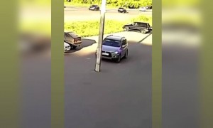 অন্ধ লোককে গাড়ি চালাতে দেখেছেন?