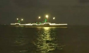 ইন্ডিয়ান নেভির জাহাজ জানালো করোনা যোদ্ধাদের সম্মান