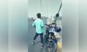 ভিডিও বানাতে গিয়ে শার্ট গেলো চুরি হয়ে