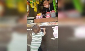 এই মিষ্টি বাচ্চাটা চিপস কিনতে এসেছে দেখুন