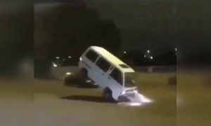 কোনো গাড়ি কে আজ অব্দি এরম ব্রেক মারতে দেখিনি