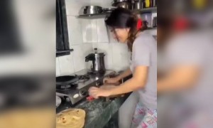 এতো খুশি খুশি কে রান্না করে