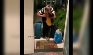 বাবা অনেকদিন পর বাড়ি ফিরলে বাচ্চারা কি খুশি হয় দেখুন