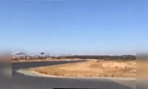 বিমান থেকে ধোঁয়া সুন্দর দেখাচ্ছে