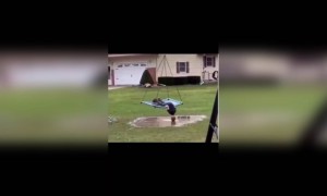 এটা কি মাথা ধোয়ার নতুন কায়দা?