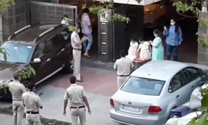 লকডাউনের মাঝে দুটি বাচ্চার জন্মদিন পালন করতে সাহায্য করলেন দিল্লি পুলিশ