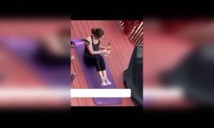 এই মেয়েটা কি নিয়ে ব্যায়াম করছে দেখুন