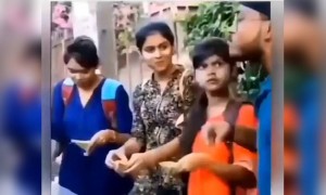 না বলে অন্যের ফুচকা খাওয়া উচিত না, মেয়েটার রাগ দেখুন