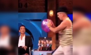 কি সুন্দর নাচ করছেন দেখুন