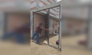 এই দরজার ডিজাইন বেশ ভালো