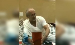 এই কাকুর দেখছি অল্প মদ দিয়ে চলে না