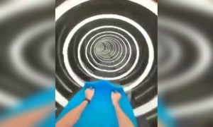 ওয়াটার পার্কে কি সুন্দর একটা স্লাইড দেখুন