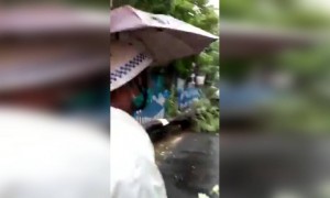 আম্ফান ঝড়ের মাঝেও কাজ করছে কলকাতা পুলিশ