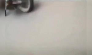 কি মনে পড়ছে গলাটা কার?