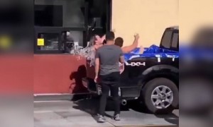 লোকেরা যখন গাড়িতে বাথটব নিয়ে বাইরে যায়