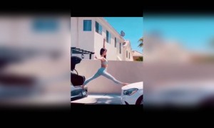 প্রচুর ফিট মেয়ে