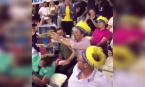 ব্যালেন্স করছে লোকেরা দেখুন