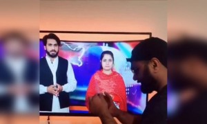 ইনজেকশন লাগাচ্ছে টিভির মধ্যে