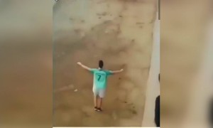 এই ছেলেটার একটু বেশি সাহস