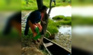 নৌকাতে উঠতে গিয়ে কি হলো দেখুন