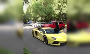 গাড়িটা কি সুন্দর পার্কিং করলো দেখুন