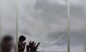 নাচতে নাচতে লাগলো শক