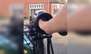 দেখুন এক সুন্দর ভিন্টেজ মোটরসাইকেল