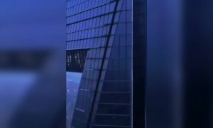 কি সুন্দর বিল্ডিং দেখুন