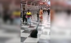 কি দারুন নাচছে ছেলেটা দেখুন