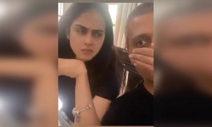 রিতেশ দেশমুখ নিজের বৌয়ের সাথে করলেন ঠাট্টা