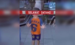 দরজাতে কাঁচ আছে কি নেই?