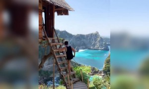 ভিডিও দেখুন আর হারিয়ে যান প্রকৃতির অপরূপ সৌন্দর্য্যে ।