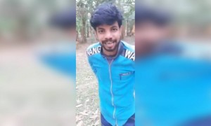পুলিশের সাথে কেদারি করতে গিয়ে কী হলো দেখুন।