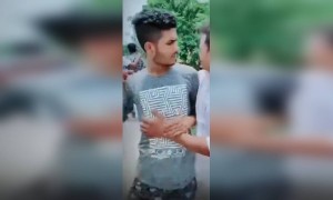 রাস্তায় দেখে চলতে না পারায় লোকটি একী করলো।