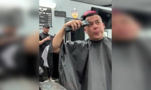 ভিডিওটি দেখলে আপনার হাসি থামবে না ।