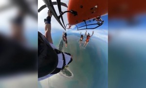 আকাশে ভ্ৰমণ ।