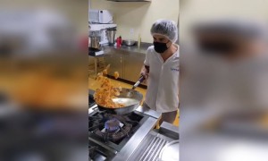 ভিডিও দেখুন হাসতে থাকুন ।