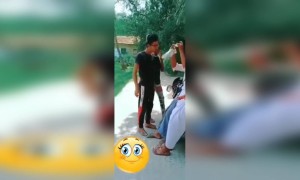 টাকা আসোল।দেখার জন্য ভেংএ দেখলো তাকে