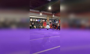 হাসির ভিডিও দেখুন ।