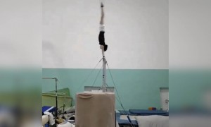 একটি মজাদার হাসির ভিডিও ,অবশ্যই দেখুন ভালোলাগবে আপনারও ।