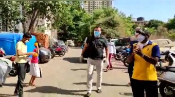 মুম্বাই পুলিশ অফিসার নিতিন পওয়ার করোনাকে হার মানিয়ে ফিরলেন কাজে
